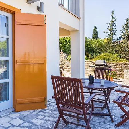 Aunt Maria's بانو يفكارا