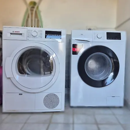 Aunt Maria's Páno Léfkara