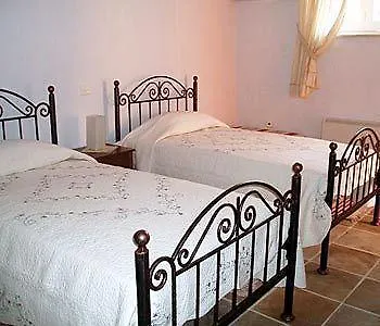 Aunt Maria's Páno Léfkara